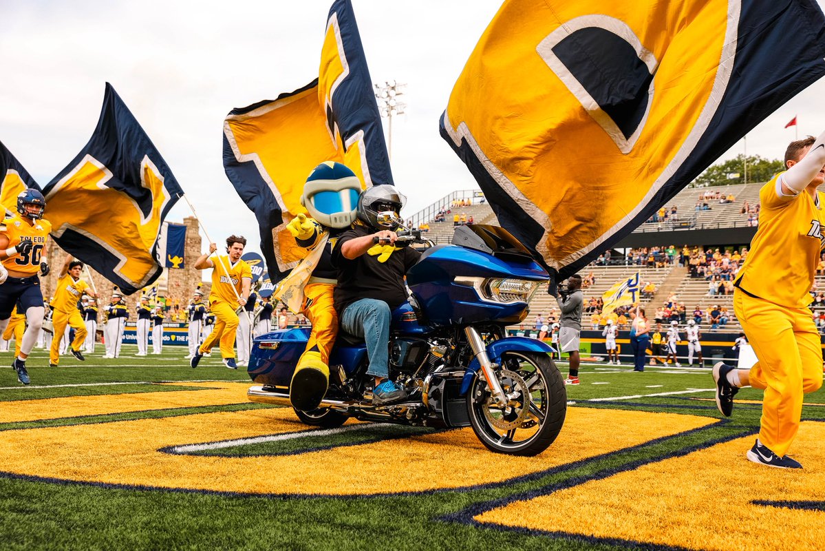 ToledoRockets's tweet photo. Name a better duo 🚀

#HappyMascotDay to Rocky &amp; Rocksy! https://t.co/gayKbRDj6W