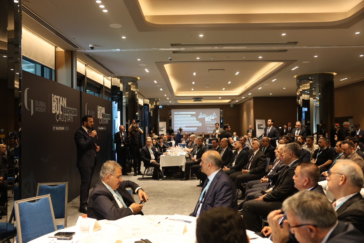 orhanaydin's tweet photo. AK Parti İstanbul Ekonomi İşleri Başkanlığı’nın düzenlediği İstanbul Ekonomi Çalıştayı'na katılım sağladık. 

İstanbul’un Türkiye ve dünya ekonomisi açısından taşıdığı stratejik önem ve bu kadim şehrin ticaretin kalbi olma vasfını bir kere daha idrak ettik. 

Çalıstay kapsamında ayrıca; Sektör başkanlarımız  ile çeşitli komisyonlar çatısı altında ilimiz özelinde; ilimizin ekonomik potansiyeline katkı sunacak, sektörel işbirliklerini arttıracak ve sürdürülebilir kalkınmaya destek verecek stratejiler üzerine katkı sunduk. 

Bu tür çalıştayların şehrimize ve ülkemize hayırlı olmasını diliyorum.