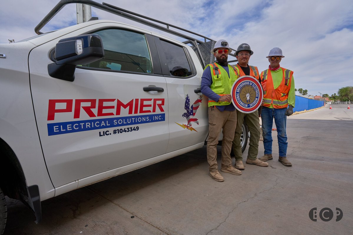 IBEW569's tweet photo. Local 569 members are helping expand the athletics campus at Southwest High School in El Centro, creating spaces where future student-athletes can compete &amp; grow
Premier Electrical Solutions 
https://t.co/EHJKFf3th6
Photos: https://t.co/TGbRkeYju3
https://t.co/rDVtB6cGUe https://t.co/Sl3So6H4hr