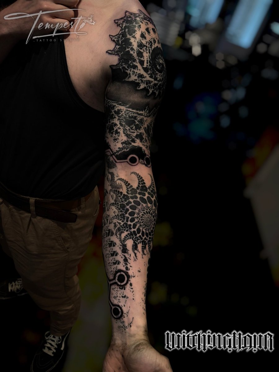 WitchinghourT's tweet photo. Custom blackwork Tattoo Done By Bobby Grey at Tempest Tattoo Studio in Amsterdam #abstracttattoos #abstractblackworktattoos #blackworktattoos #bobbygrey #tempestattoostudio #tattooartistsamsterdam https://t.co/ljsF7voDBX