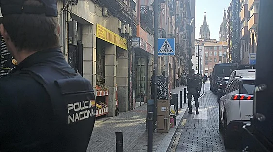 Antifaxismoa's tweet photo. La ultraderecha policial califica las detenciones de ayer en #Bilbao y #Getxo de "impecable trabajo contra el terrorismo" 

Ya se atreven a condenar directamente a dos internacionalista vascos solidarios 

Este es el nivel
Fascismo con placa y pistola
#UltraderechaPolicial https://t.co/AM3kPvzCxR