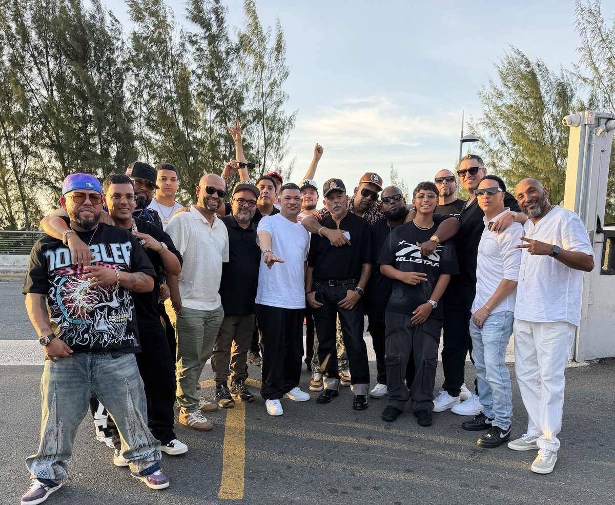 jamsha_'s tweet photo. Ayer celebrando con @jowell1 y este combete el día de logros de la escuela de música y arte de San Juan 🇵🇷 https://t.co/6ua0p2lbTm