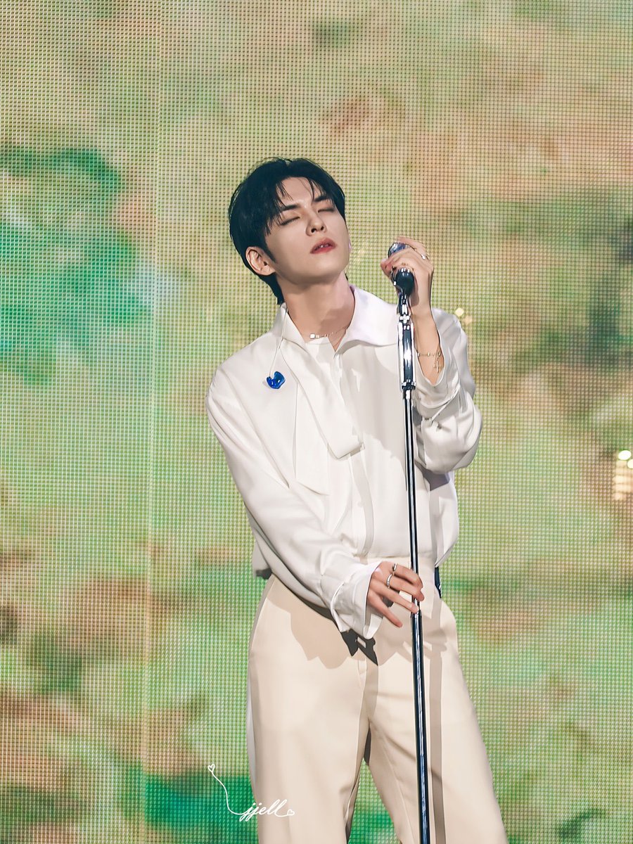 ๋ธ๋ฃจ๐ tweet media