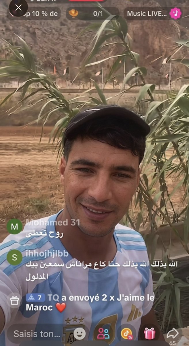 zirinumide's tweet photo. 🚨 A Morrocan individual reportedly went to the border area and insulted Algerians. No Algerian presence was reported on the other side.

Is it hatred toward Algeria, or frustration from losing the AFCON, that makes them act like this? https://t.co/Kfda8i4M3p