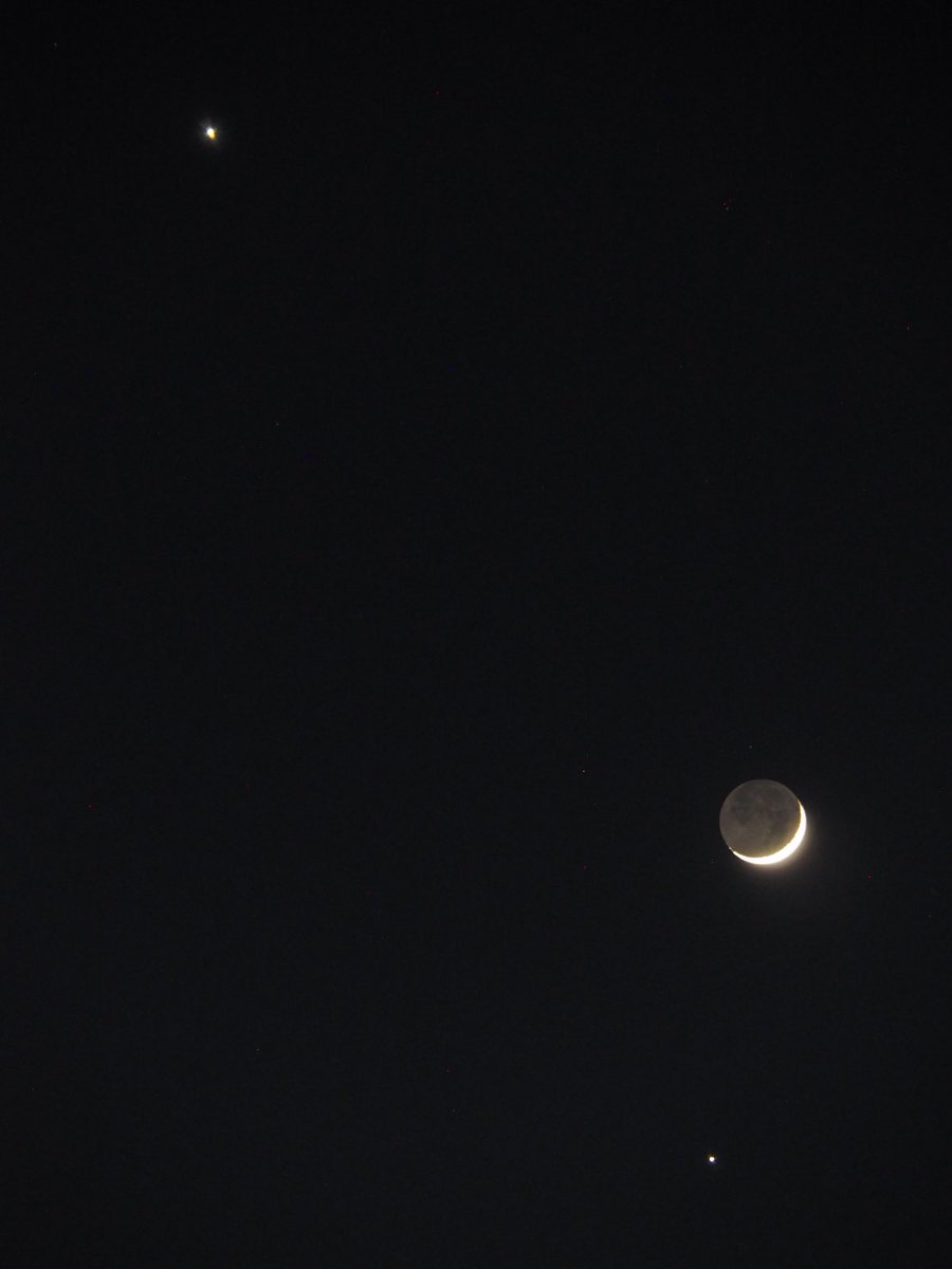 rigby724's tweet photo. 今日は夕方奇跡的に晴れ、惑星直列を観ることができました。
写真はあんまり上手く撮れてないけど...

#惑星直列
#惑星パレード
#planetaryparade https://t.co/IHrd3u8xSs