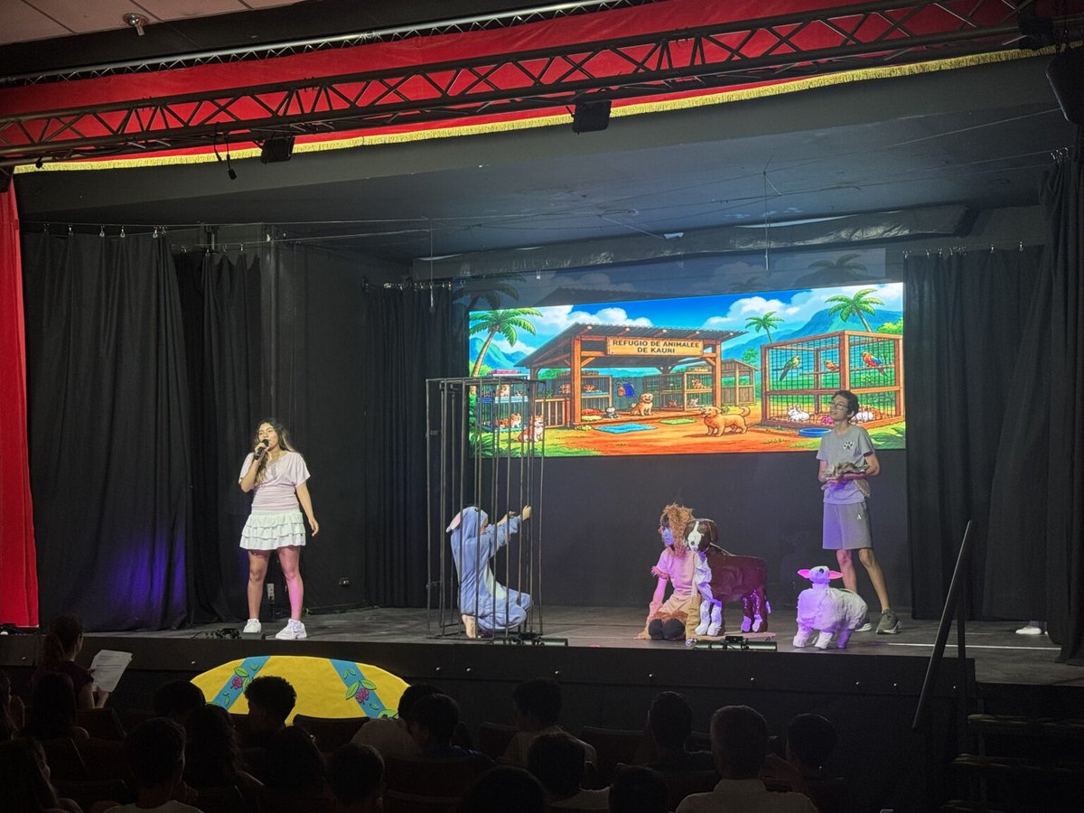 Ies_GPrieto's tweet photo. 🎭🇬🇧 El alumnado de 2º ESO representó “Ohana means family”, una adaptación en inglés de Lilo &amp; Stitch dentro del proyecto MEC-British Council.

Aprendizaje, creatividad y trabajo en equipo sobre el escenario. 👏

#somosdelprieto #British #teatro #inglés https://t.co/2LLqE20nte