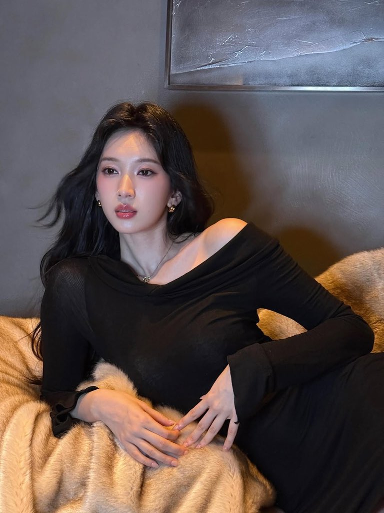 centsapphic's tweet photo. Liu LingZi #刘令姿 #LiuLingzi https://t.co/qaLaKs6h6u