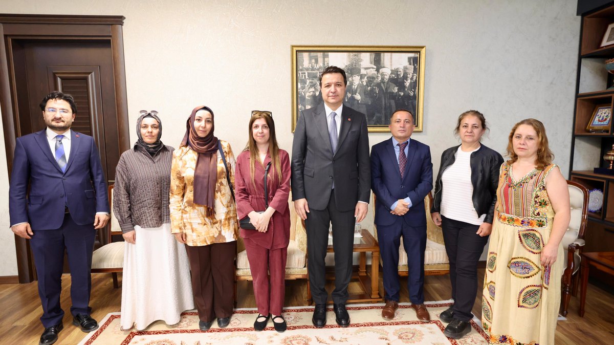 SaadetPartisi's tweet photo. Genel Başkanımız Mahmut Arıkan, Ücretli Öğretmenler Dayanışma Derneği Başkanı Levent Atasoy ve beraberindeki heyet ile bir araya geldi. https://t.co/mLRnWJvUrI