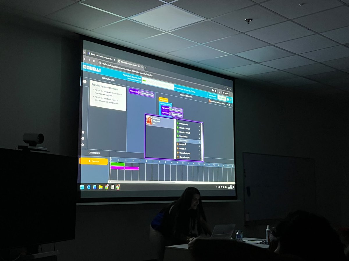 GeneracionCode's tweet photo. De las aulas a la robótica avanzada 🤖 Los alumnos del Inst. Condestable Álvaro de Luna visitaron MAD7, el centro logístico de @amazon en Illescas, y descubrieron las herramientas de programación gratuitas de Amazon Future Engineer de la mano de Susi Profe 💻🚀 #STEM #Educación https://t.co/5ezN7aZAcU