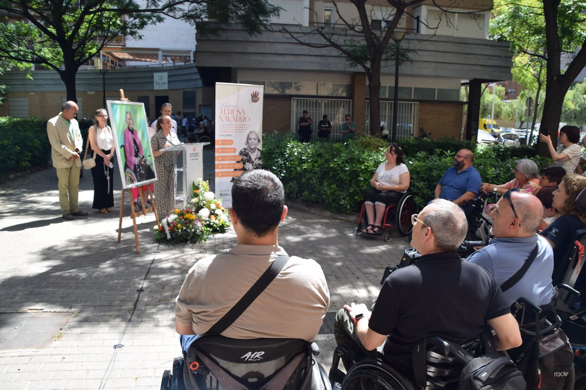 CIPFciencia's tweet photo. Hoy hemos asistido a la inauguración de la Plaza Teresa Navarro, un acto de reconocimiento, memoria y agradecimiento a una mujer que dedicó su vida a construir una sociedad más justa, humana e inclusiva. Amiga y gran defensora de la investigación. 
https://t.co/5C7nmFcuBx https://t.co/mkypJHjYM0