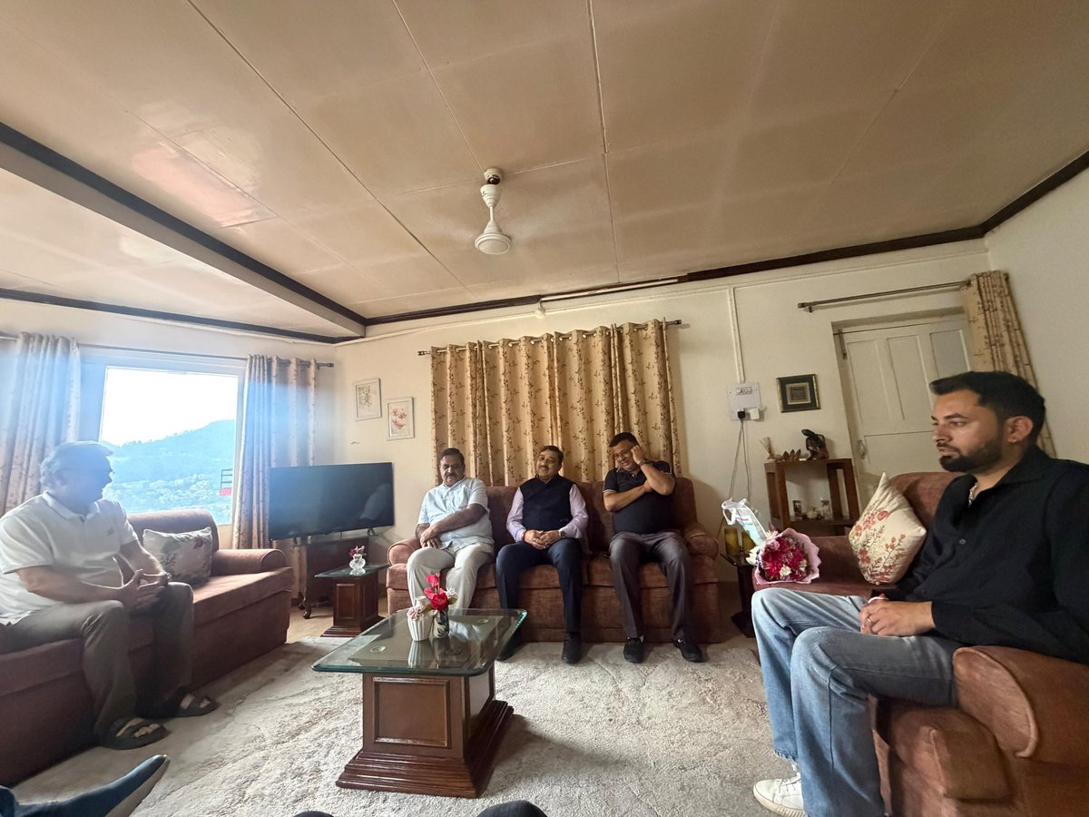 iSureshBjp's tweet photo. आदरणीय प्रधानमंत्री श्री नरेंद्र मोदी जी के कुशल नेतृत्व में केंद्र सरकार के ऐतिहासिक एवं सफल 12 वर्ष पूर्ण होने के उपलक्ष्य में, भारतीय जनता पार्टी द्वारा चलाए जा रहे देशव्यापी 'महा जनसंपर्क अभियान' के अंतर्गत आज सोलन में समाज के सम्मानित प्रबुद्ध जनों से मिलना हुआ। https://t.co/Wggu8ELLzS