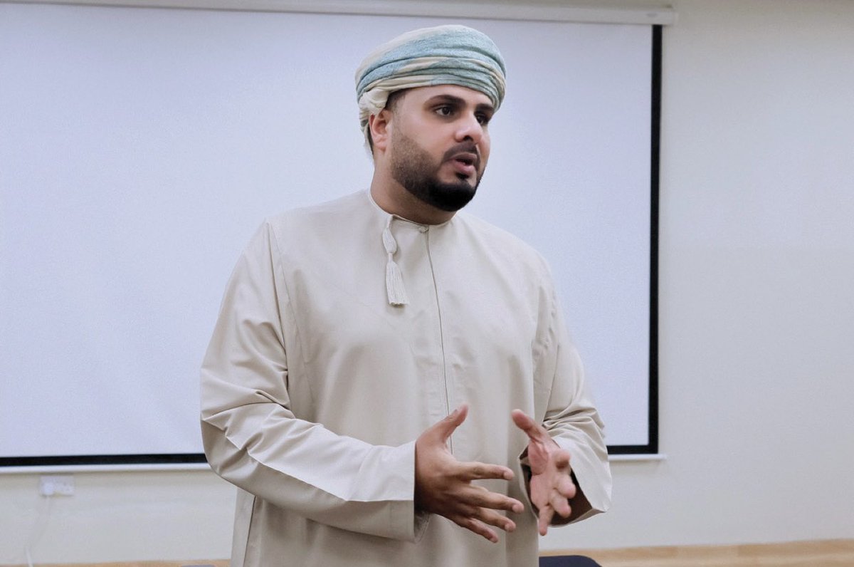 mohsin550's tweet photo. سعدت ليلة أمس بلقاء طلبة جامعة السلطان قابوس والحديث معهم عن أهمية التخطيط في الحياة العملية، وضرورة اغتنام الفرص لصناعة مستقبل أفضل. كما شاركتهم بعض التحديات والدروس التي اكتسبتها خلال مسيرة مهنية امتدت لأكثر من 20 عاماً. كل الشكر لهم على هذه الفرصة الملهمة. https://t.co/k0R7ymJ0yP