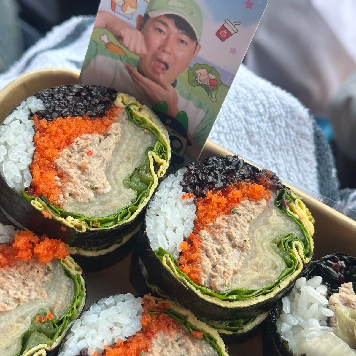 ddaybbreak's tweet photo. 📍식물원김밥 잠실점

오늘의 야푸.ᐟ.ᐟ
잠실에 배달되는 줄 몰랏는데 천사친구가 알려줫더요🪽명란이랑 묵참 시켯는데 둘이서 두개 나눠먹으면 딱 좋을거같음!
#여기맛있뎁 https://t.co/VHUZ6PHWLN
