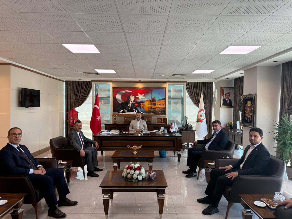 Sanliurfa_MHP's tweet photo. Milliyetçi Hareket Partisi Şanlıurfa İl Başkanımız Sayın Ecz. Osman MUTLU, Şanlıurfa Büyükşehir Belediyesi Genel Sekreteri Sayın Mithat Can KUTLUCA’yı makamında ziyaret ederek istişarelerde bulundu.

Nazik ev sahiplikleri ve misafirperverliklerinden dolayı Sayın Mithat Can KUTLUCA’ya teşekkür ediyor; Şanlıurfa’mız için yürütülen çalışmalarda başarılar diliyoruz.