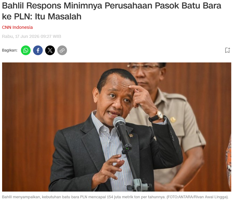 txtpersahaman's tweet photo. Babak 2: Simalakama DMO dan Mogok Jual Massal
Saat harga dunia melonjak, ada aturan Domestic Market Obligation (DMO). Pengusaha wajib pasok 30% produksinya ke dalam negeri. Masalahnya, harga DMO untuk PLTU PLN dicekek mati di US$70/ton. Bandingkan dengan Harga Batu Bara Acuan (HBA) Juni 2026 yang nangkring di US$121,83/ton! 
Selisihnya kelewat jauh. Pengusaha swasta raksasa pemilik IUP kaya Adaro, Bumi Resources (KPC), Sinarmas, hingga ITMG jelas lebih milih ekspor demi ngejar cuan daripada nombok jualan murah ke PLN.
