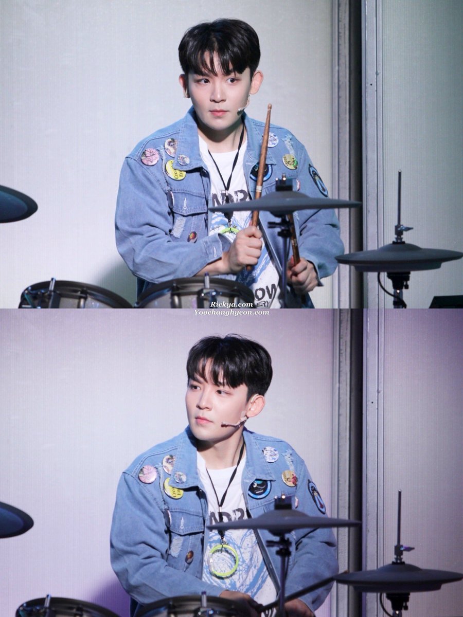 Rickyacom's tweet photo. [PREVIEW] 260617 뮤지컬 6시퇴근

#틴탑 #리키 #틴탑리키 #TEENTOP #RICKY #유창현 #6시퇴근 #고은호 #맄은호

나 이 페이스 20년 전 쯤에 본 것 같아👶🏻
세 번째 재출근 완료!🥁 https://t.co/r67ArcLCZk