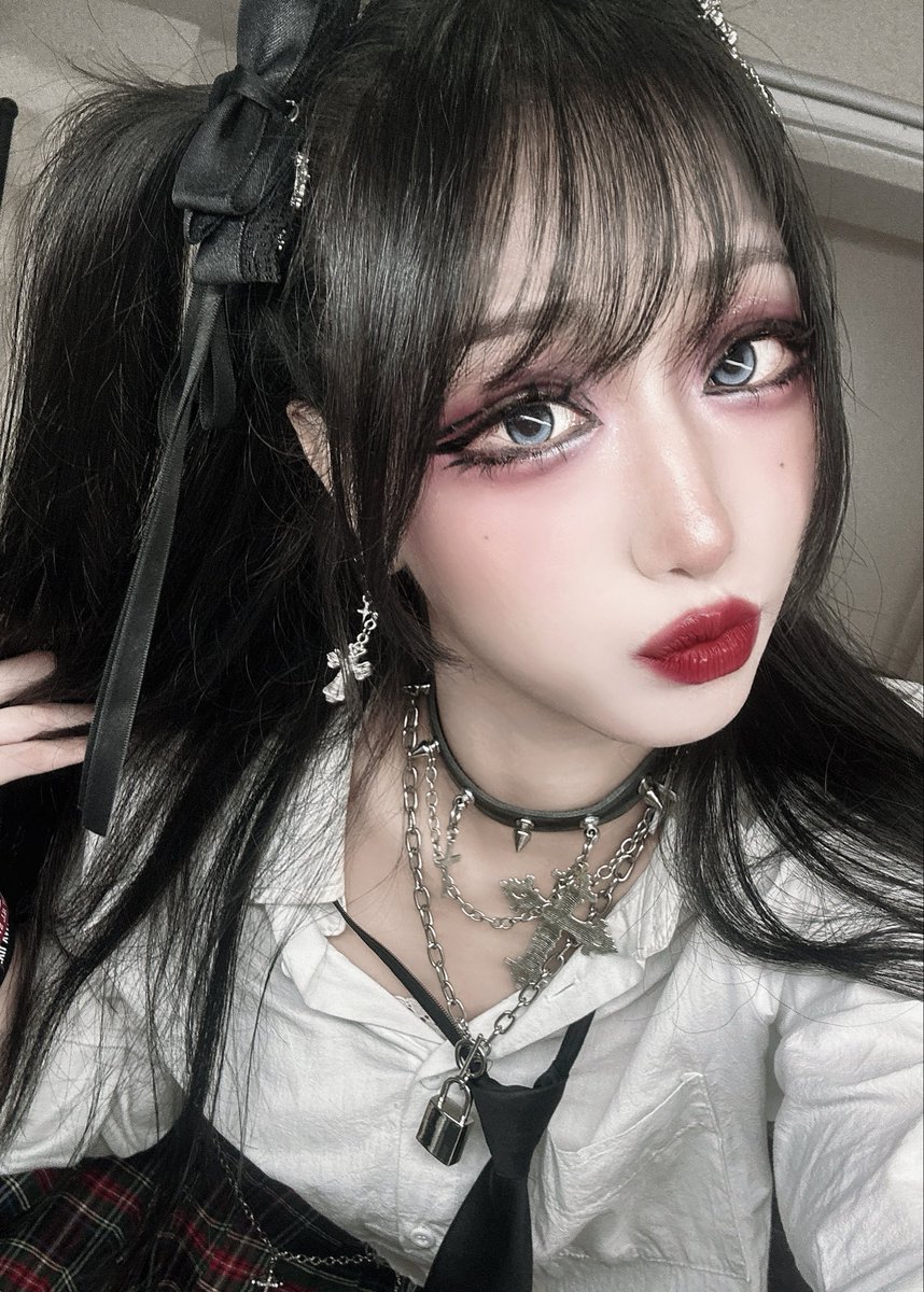 heroineismexxx's tweet photo. 目が合ったら、どうするんだっけ？🥀 https://t.co/bJqwgTFCJU