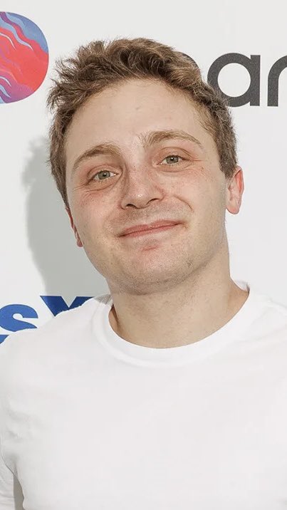tw1nkaton's tweet photo. Why does jake shane look like he was perpetually pepper sprayed in the eyes? https://t.co/n13Icj3RmC