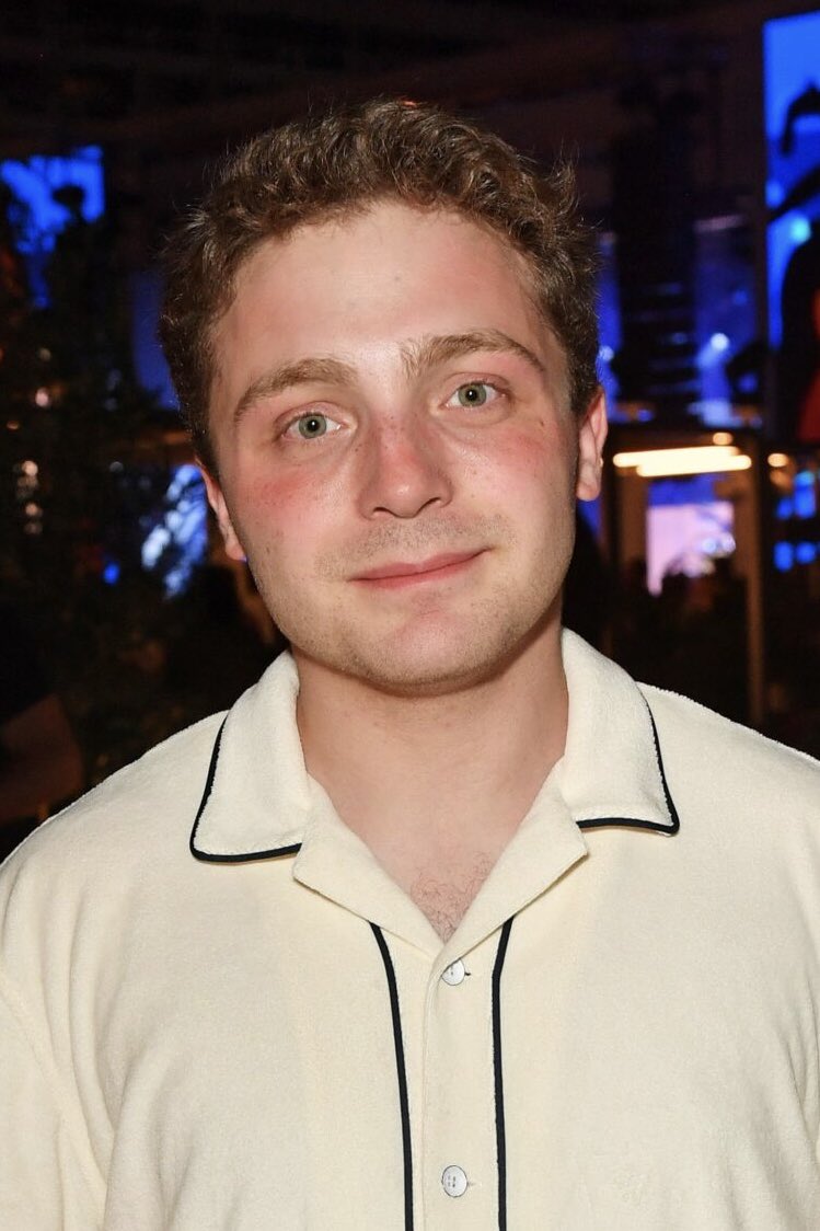 tw1nkaton's tweet photo. Why does jake shane look like he was perpetually pepper sprayed in the eyes? https://t.co/n13Icj3RmC