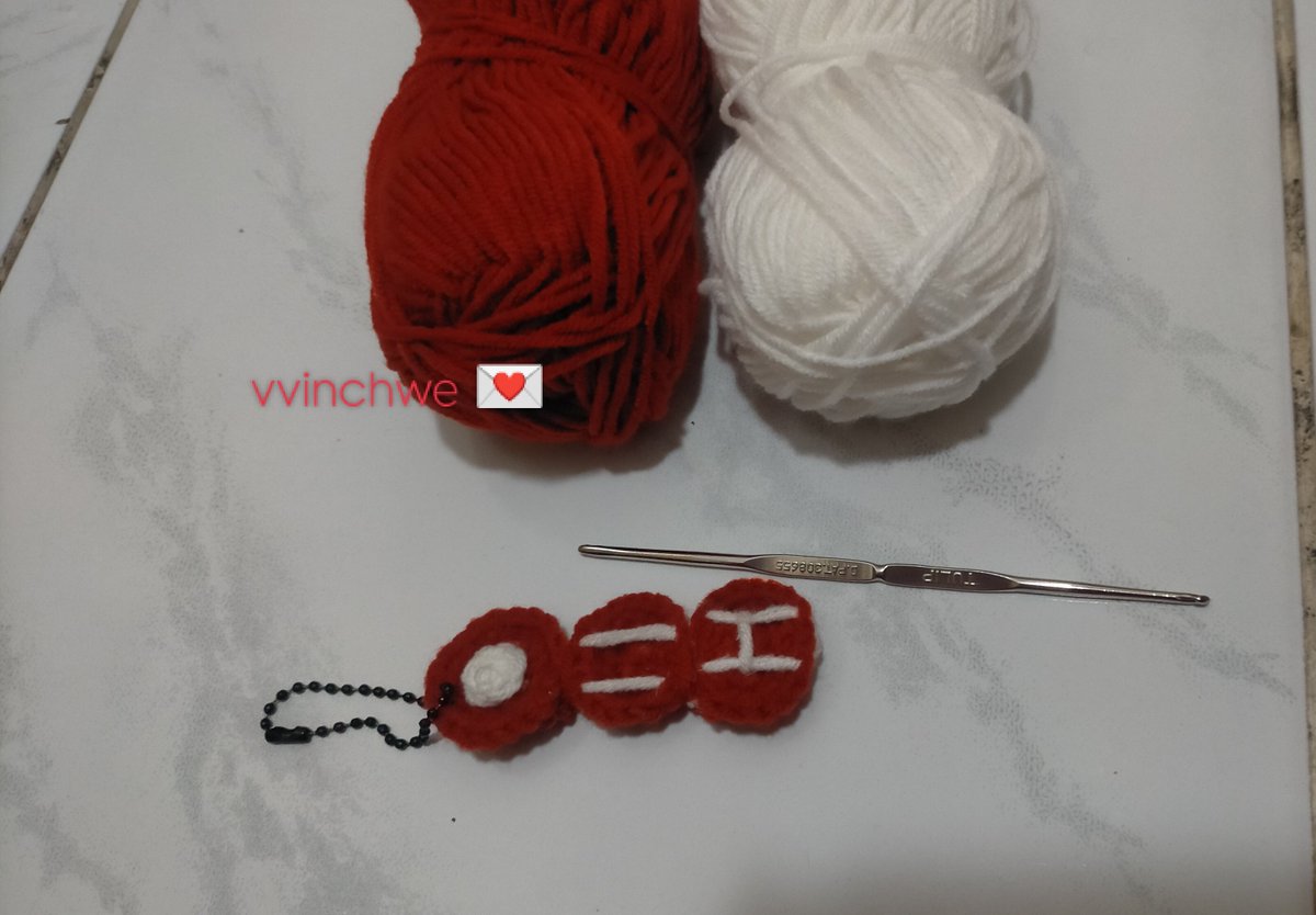 vvinchwe's tweet photo. 🧶BTS Arirang 🎀❣️💌
keychain handmade buat dipakai di tas konser nanti 🤣 https://t.co/OBs1xmWP7U