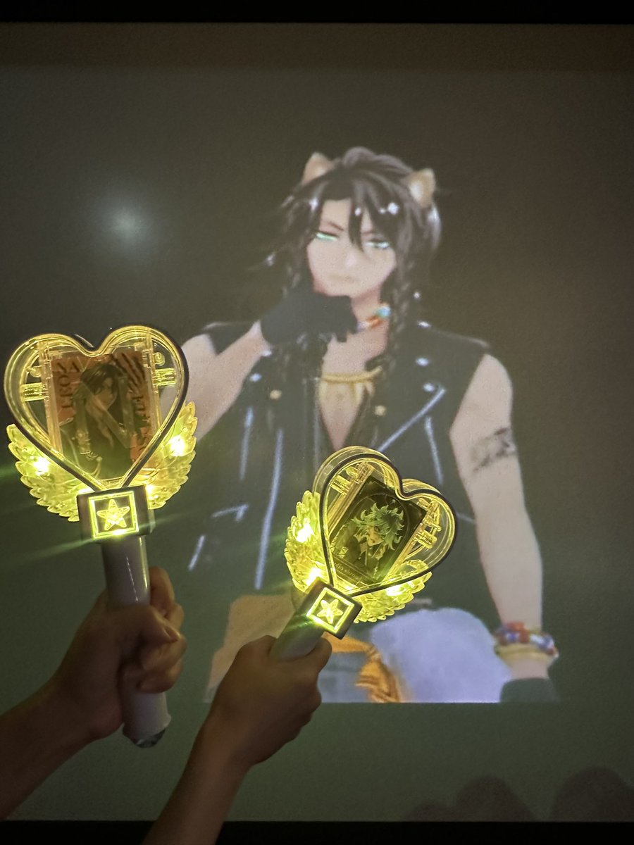marz0's tweet photo. 誕プレにケンティのペンラもらったwwwwwwwwwww
スロットインwwwwwwwwwwwwwwww
あと初HAERA楽しんできた！
めちゃおいしパフェたべて、おしゃパケの紅茶買って銀の森のクッキー買ってきた🥰
ついでにビジュかわいすぎて気になってたサンローランのクリームとTUで気に入ったシャドウもゲット🫶大満足🥰 https://t.co/tSwu4rCDMu