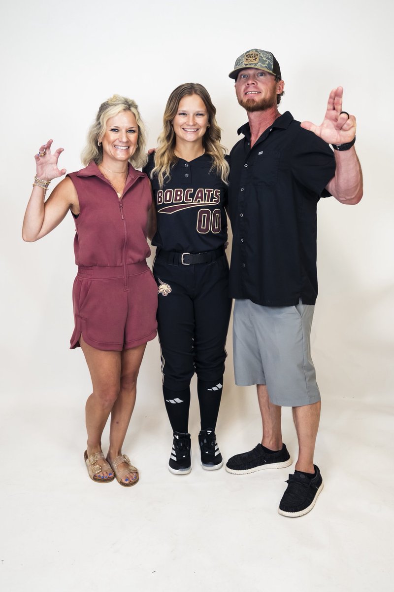 GreenwoodZoey's tweet photo. Thank you Jesus for this amazing opportunity to come back to the state that I love most! Lots of answered prayers led me back here. Eat em’ up!🖤 @TXStateSoftball https://t.co/S4eynuq56X