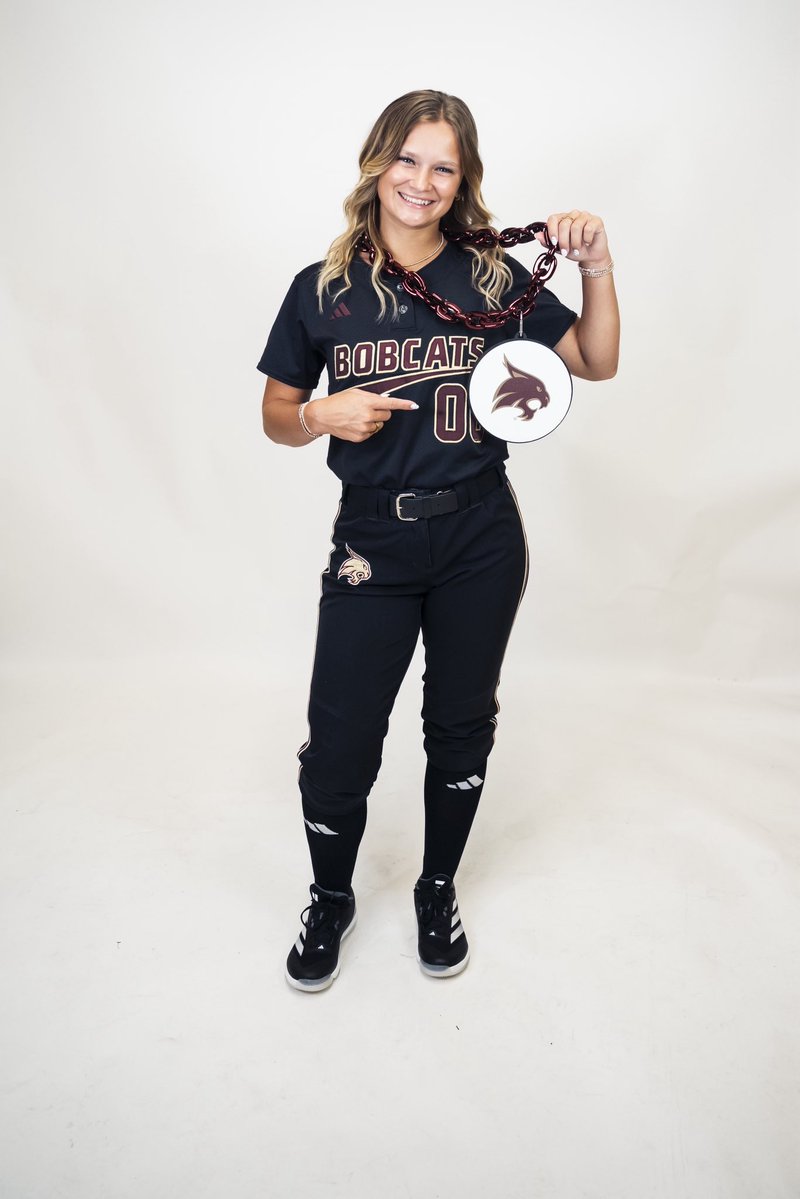 GreenwoodZoey's tweet photo. Thank you Jesus for this amazing opportunity to come back to the state that I love most! Lots of answered prayers led me back here. Eat em’ up!🖤 @TXStateSoftball https://t.co/S4eynuq56X