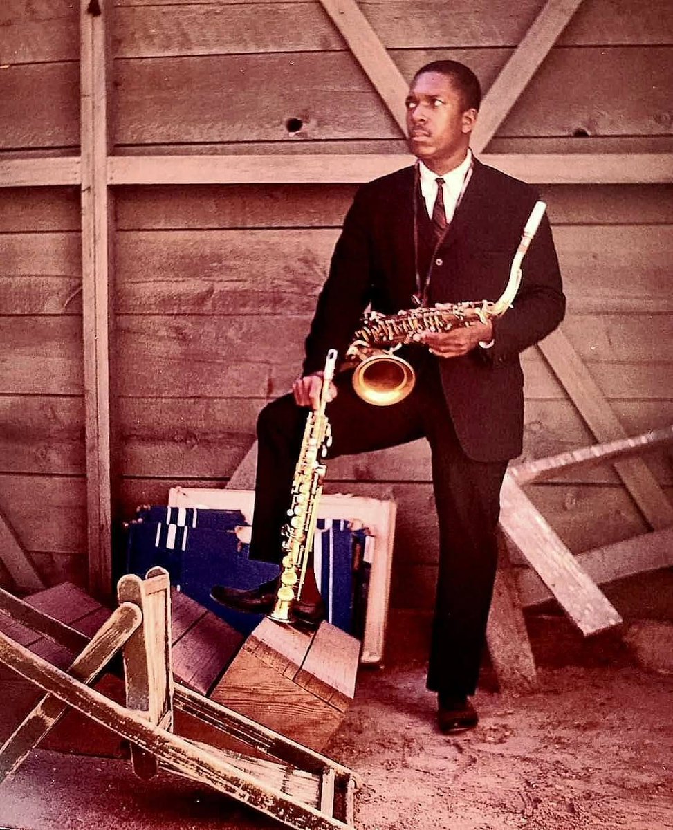 LuizSantosMusic's tweet photo. John Coltrane backstage at the Monterey Jazz Festival, September 24, 1960
#jazz #art #jazzlegends https://t.co/VBPI0ip5Ll