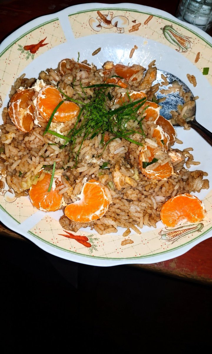 aril_piterpen1's tweet photo. ada yg penasaran ga sama nasi goreng daun jeruk? https://t.co/Dgpwxyv4zJ