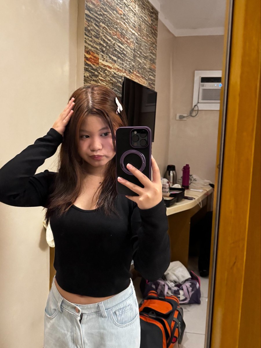 hiyyihluvvs's tweet photo. wtv is ts good enough (I MISS MY BROWN HAIR I HATE SCHOOL)

#MYSD #MYSelcaDay #NINGNING https://t.co/O83casu75T