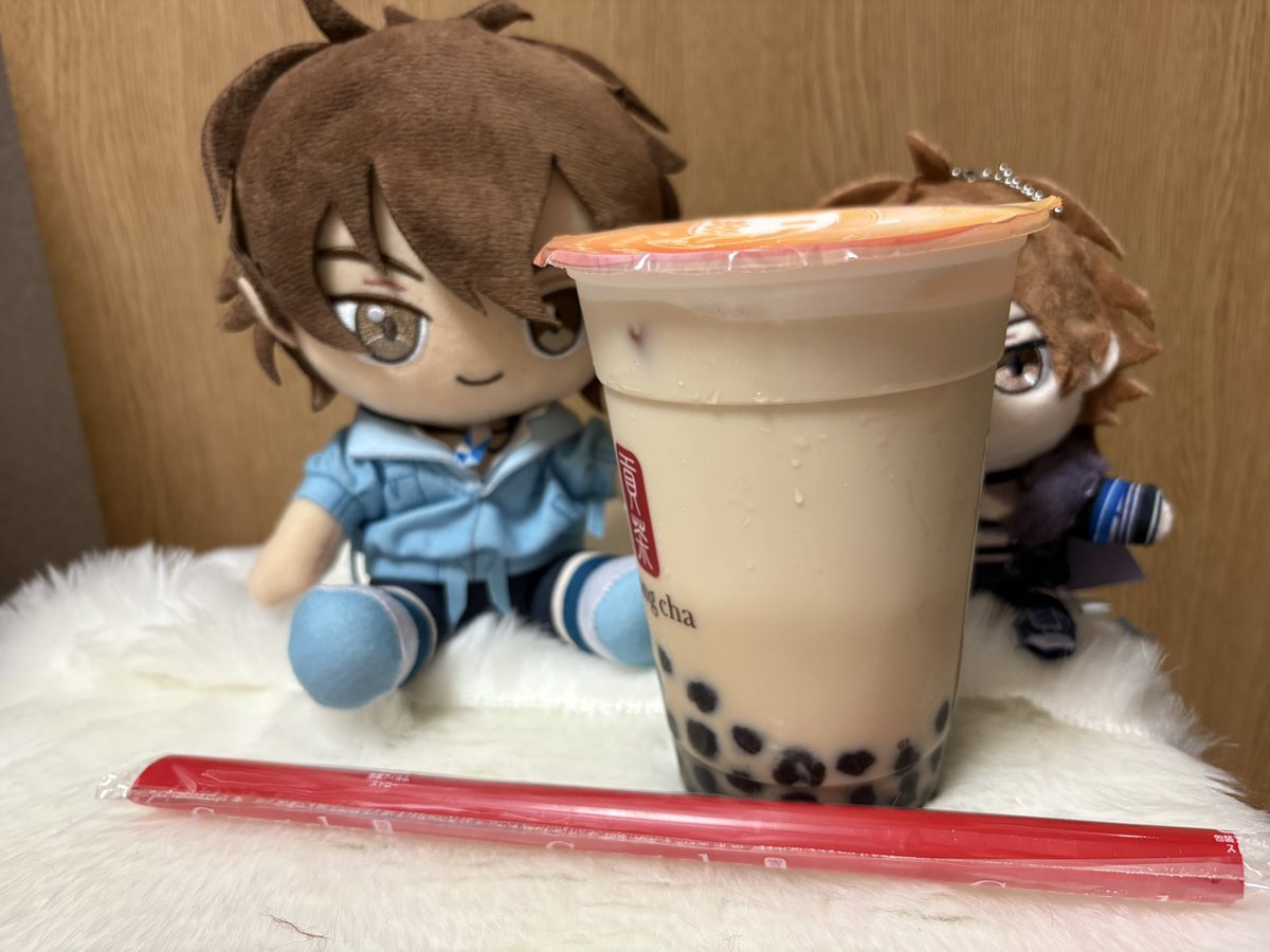 Klangrot18's tweet photo. そしてこれはタピオカミルクティ���🧋 https://t.co/0YCdOhg9fK