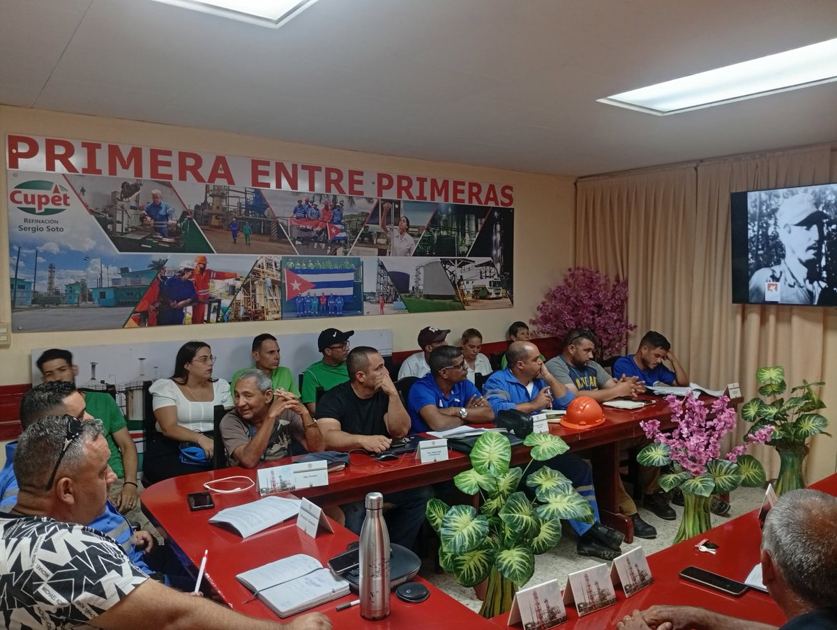 PetrolerosCaba1's tweet photo. Apertura del Forum de Ciencia y Técnica en la @RefSergioSoto con la participación de Aniristas y miembros de las diferentes comisiones.
@mijail_cre43480 @Cubapetroleo1 https://t.co/81RWa2cvp0