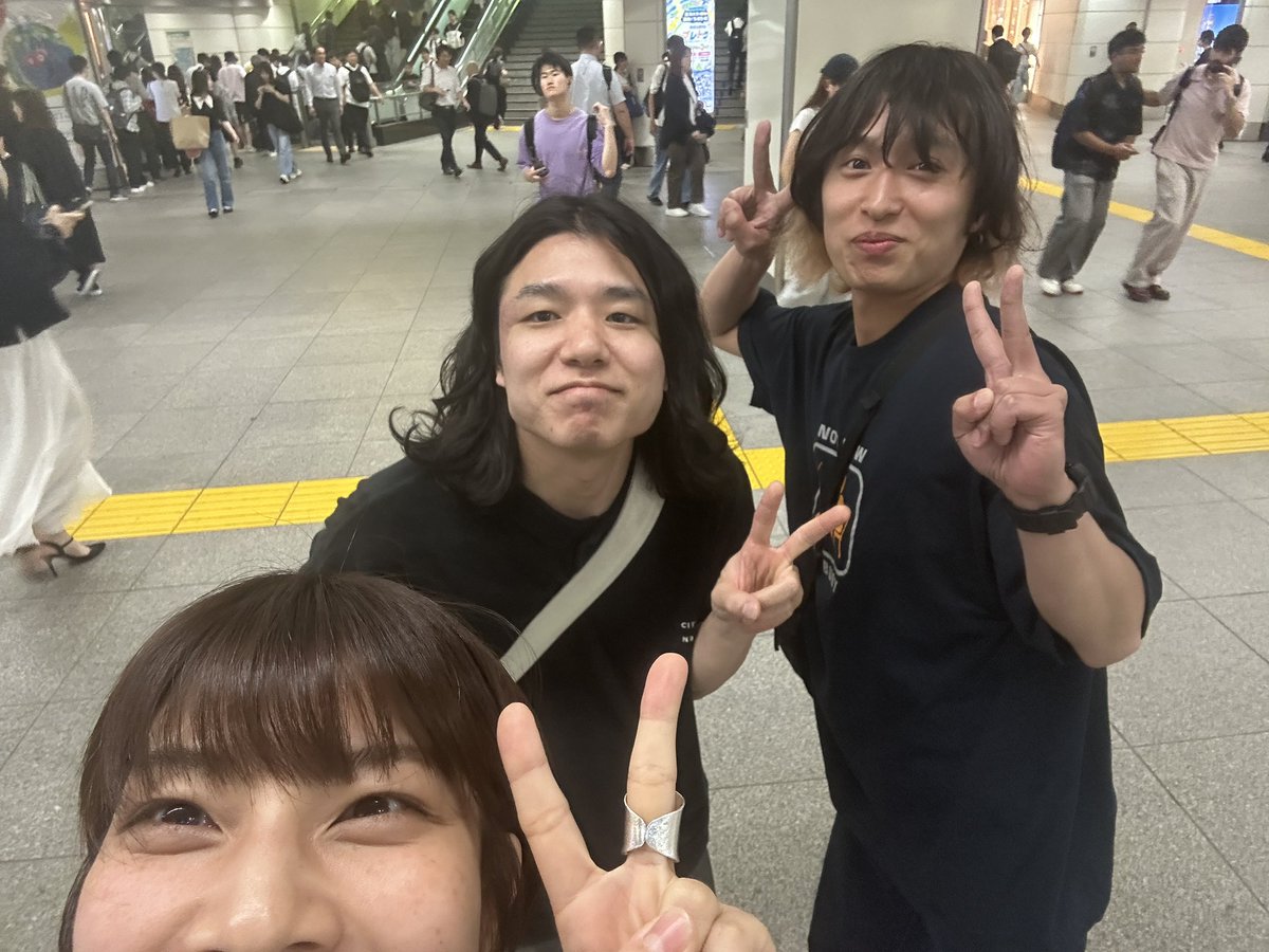 mk_sty's tweet photo. 少し悩んだ夜が重なって、自分の小さな糧が崩れそうになっても、また、人に会って、新しく喜びを知って、知らないことを知って、そうやって生きていくのだ。

わたしはやっぱり人がすき！ https://t.co/T6m5wlesBs