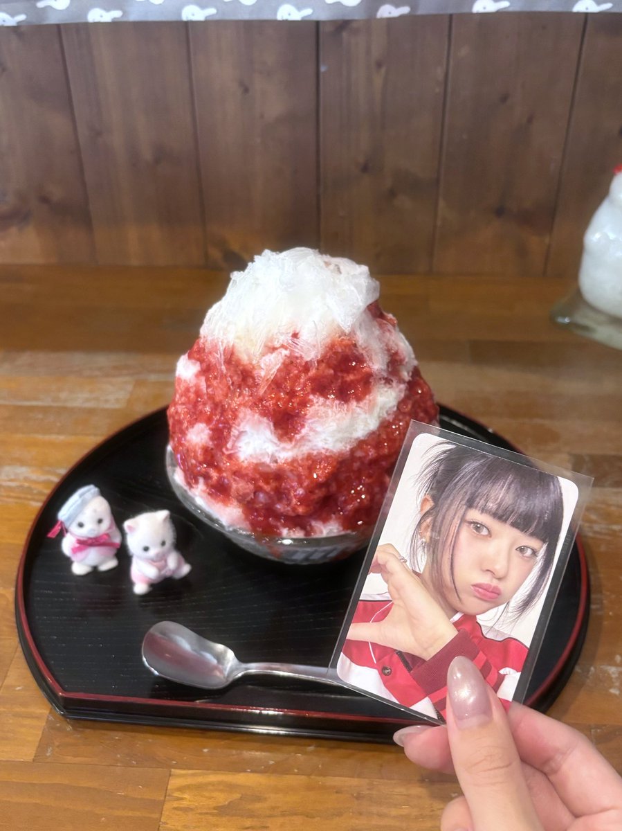 yeonqb's tweet photo. かき氷食べてきたノ🍓♥️♬ https://t.co/vgdAAgibtu