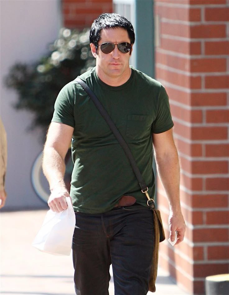 sunspctted's tweet photo. Considering green is Trent Reznor’s favorite color, there’s not enough pictures of him wearing green! https://t.co/nR0pv4RqnG