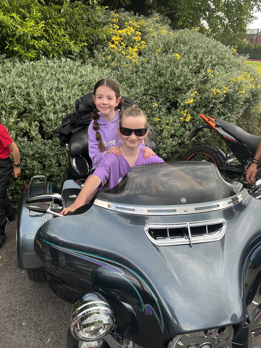 ctrps1's tweet photo. A little snapshot of P5D. 📸💜

So much fun, LOTS of noise 🎉 and super important bike safety tips. 🚴‍♂️

All wrapped up in Purple Day magic!

#PurpleDay #P5D #BikeSafety #FunLearning #SchoolLife https://t.co/BuToKdEXWI