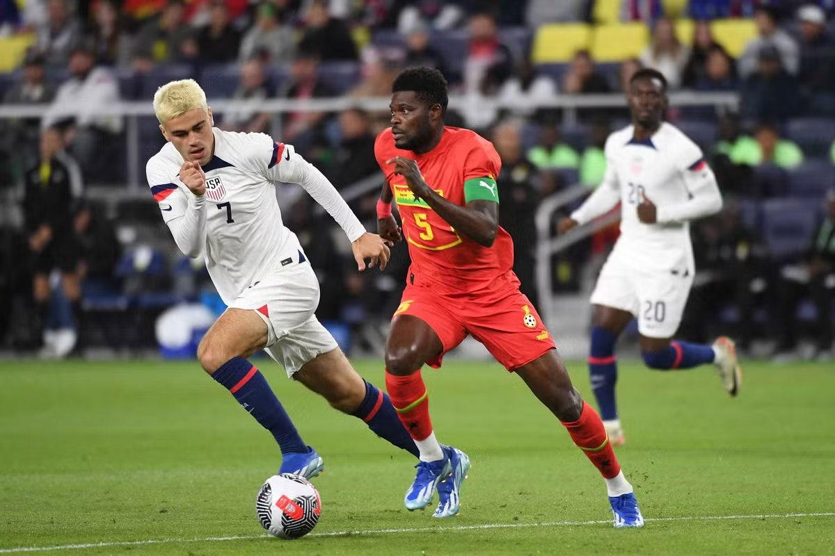speedlne's tweet photo. 🚨 Thomas Partey set to leave Villarreal this summer 

The Ghana midfielder will almost certainly become a free agent when his contract expires on June 30, with the club not expected to offer an extension.

Partey made 32 appearances last season as Villarreal secured Champions League football, but his future remains uncertain ⏳

[@tribalfootball]