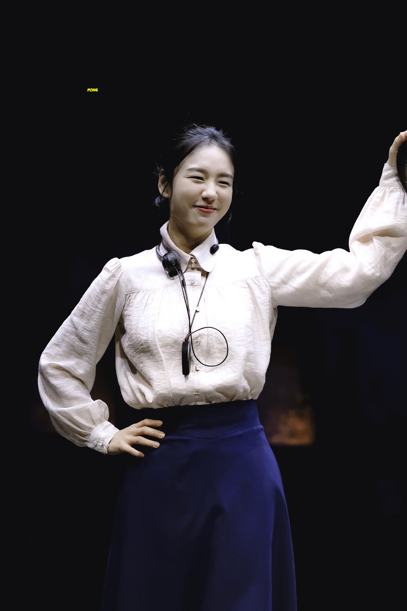 minggooroo's tweet photo. 241201  사일런트 스카이 커튼콜
#안은진 https://t.co/0uKFU65nTG