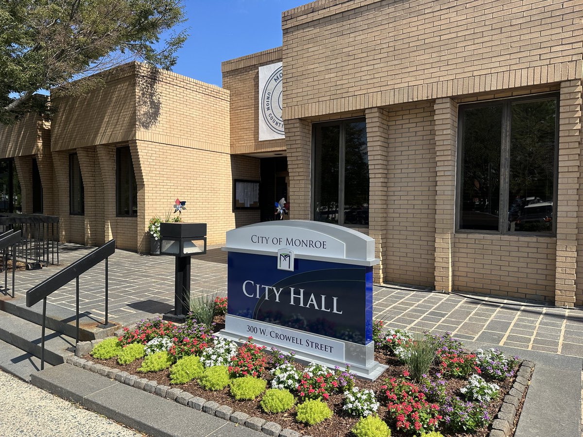 escovoz's tweet photo. NEW: Monroe City Council approved a motion to instruct its CRTPO delegate to put forth a motion to reconsider the I-77 S Toll lane vote at tonight’s meeting.

If that motion moves forward, the Monroe delegate is expected to vote in support of the project. https://t.co/iXZDIFovrz
