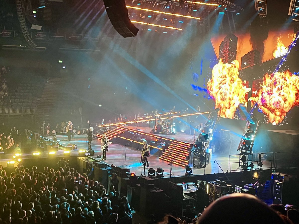 memmuliinos's tweet photo. Amazing show! @DefLeppard 160626, Veikkaus Arena, Helsinki 💎🙏🏻❤️🎶 Got tears in my eyes a few times, so great that was ❤️ Thanks for all the music! 🙏🏻🫶🏻 https://t.co/NRg6z8XqmO