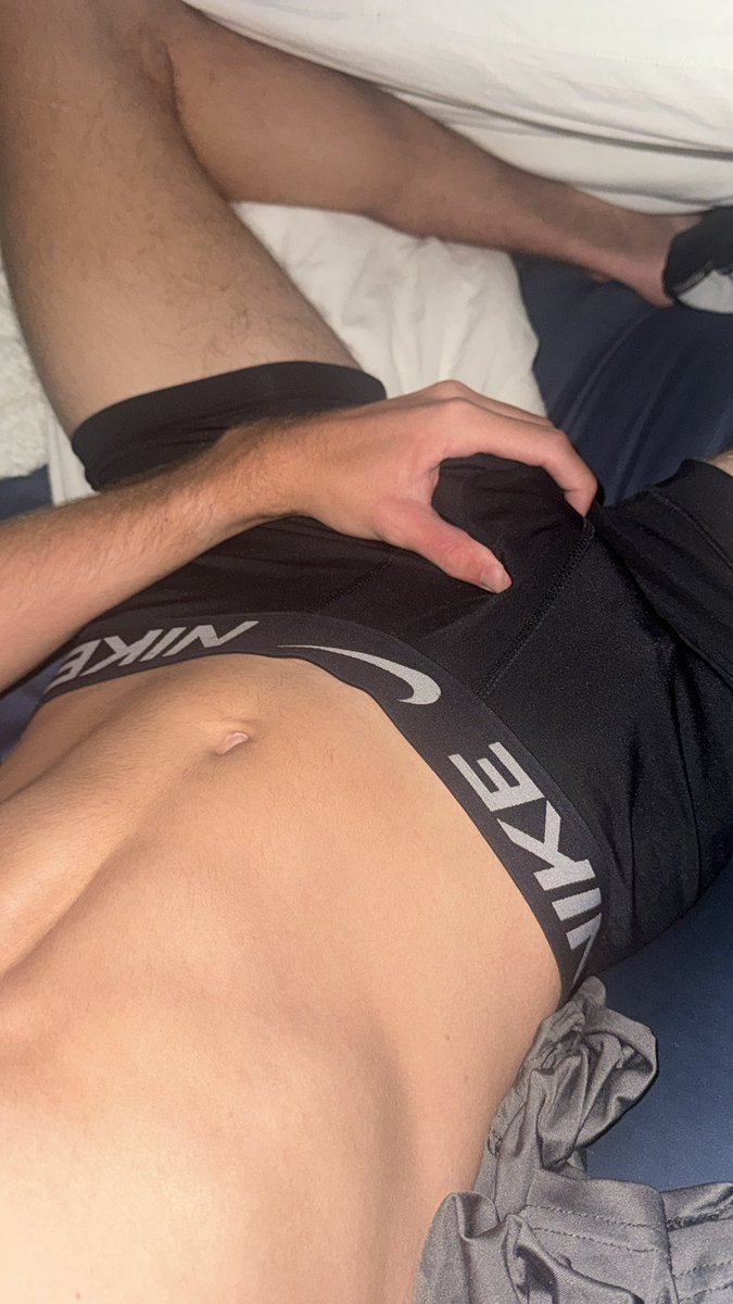 collegerunnerbb's tweet photo. Morning wood got me horny, dm me https://t.co/ZH5Vhk0F36