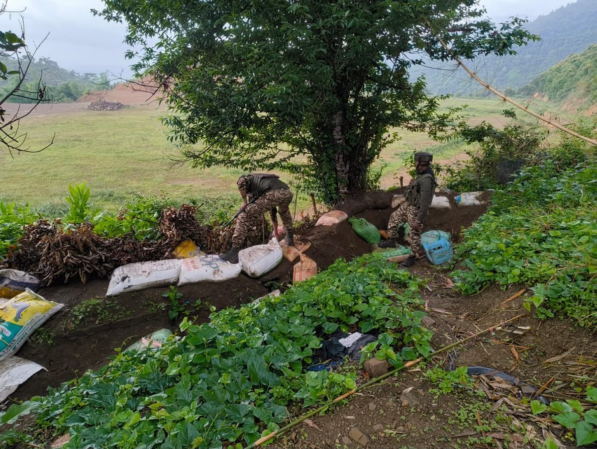 manipur_police's tweet photo. On 17.06.2026, security forces recovered, inter alia, the following during intensive search operations at multiple locations (Leilon Vaiphei, Leilon Khunou, L. Munlui and Konsakhul villages) within the jurisdiction of Leimakhong-PS, Kangpokpi district:
i)11 (eleven) 12 bore SBBLs,
ii)294 (two hundred ninety four) live rounds ammunition of 12 bore gun,
iii)0⁠2 (two) packages of gun powder,
iv)34 (thirty-four) empty cases of 12 bore ammunition, and
v)⁠06 (six) Bullet proof vest.

Thirty bunkers, outposts and strategic camp sites found in the vicinity of these villages were dismantled.
Four individuals were also detained during the operation for further verification.