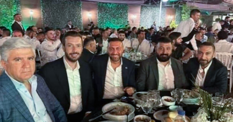 turkishrust's tweet photo. kk ekibi tarafından sözde ankara il başkanı olarak atanan fahri yıldırım adlı şahıs ayhan bora kaplan'ın oğlunun sünnet düğününe katılmıştı. genel merkezi basmaya gelen ve geçen hafta grup toplantısı günü tbmm önüne çakalları getiren şahıs budur. arınma diyenler bunlar. https://t.co/hZmzw6BlZz