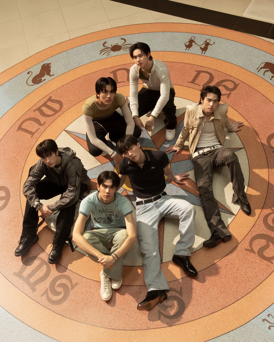 tpopupdate's tweet photo. ‘PROXIE’ ส่งซิงเกิลใหม่ ‘ขี้แง (Boys Don't Cry)’ โดนเส้น GEN Z ใจอยากเป็นคนสำคัญ แต่เป็นได้แค่คนสำรอง ดึง ‘โชกุน’ ลุยงานเบื้องหลังโชว์ฝีมือทำ MV

เป็นการปล่อยซิงเกิลใหม่ที่ทำเอาทั้งตื่นเต้นและตั้งใจรอฟัง เพราะ ‘PROXIE’ จากค่าย bROTHERS MUSIC สปอยซิงเกิลล่าสุด ‘ขี้แง (Boys Don't Cry)’ หนักมาก ไม่ว่าจะเป็นท่อนฮุคที่ปล่อยออกมาให้ได้ฟัง แถมยังร้องและเต้นโชว์เบา ๆ ให้ชมในคอนเสิร์ต GOTCHA POP 4 และ MOVE ON จนโคจรมาเจอกัน CONCERT รวมถึงปล่อยภาพนิ่งของแต่ละคน พร้อมตัวอย่าง MV บอกใบ้เรื่องราวที่จะได้ชม จนทำให้แฟน ๆ ปักหมุดรอฟังและชม MV เต็ม ๆ ไม่ไหว

ล่าสุด ‘PROXIE’ ได้ปล่อยซิงเกิล ‘ขี้แง (Boys Don't Cry)’ ให้ได้ฟังเต็ม ๆ ในสไตล์ POP ที่เมโลดี้และเนื้อร้องโดนเส้น Gen Z สุด ๆ กับการถ่ายทอดเนื้อหาถึงการปลอบใจตัวเองจากการไม่ใช่คนที่ถูกเลือก ถึงจะอยากเป็นคนสำคัญ แต่ได้สถานะเป็นแค่สำรอง เมื่อเจอคนใจร้ายหักอกทำให้เกิดอาการน้อยใจ และต้องท่องไว้ว่า Boys Don't Cry

ถึงจะเป็นเพลง POP แต่ทำให้ได้เห็น ‘PROXIE’ ในสไตล์ใหม่ ๆ ด้วยดีไซน์ของเพลงที่แตกต่างจากผลงานที่ผ่านมา ซึ่งเป็นอีกหนึ่งความตั้งใจที่อยากให้เห็น ‘PROXIE’ ในมุมมองใหม่ ๆ และเพลงที่ทำมาจนโดนใจ Gen Z จากการสร้างสรรค์ผลงานของ SAUCE BKK ที่เขียนเนื้อร้องโดย 2Ectasy, Jeffy, Kakagoesbackhome และได้ archiesarchiesarchies ทำหน้าที่เป็นโปรดิวเซอร์ โดยได้ ดร.อรพรรณ บวรวัฒนะ นั่งแท่น Executive Producer เช่นเดิม

นอกจากเพลงชวนให้ฟังตั้งแต่ต้นจนจบ ใน MV ก็น่าติดตาม ซึ่งพิเศษด้วยการทำงานเบื้องหลังของ ‘โชกุน’  ที่ร่วมคิดคอนเซปต์ใน MV เพลงนี้ โดยเนื้อเรื่องที่เล่าถึงเรื่องราวของนักเรียนชายล้วนที่มีนิสัย มีคาแรคเตอร์ต่างกัน และต่างมีปัญหาด้วยกันทั้งหมด สอดแทรกทั้งเรื่องความรัก ปัญหาครอบครัว และปัญหายาเสพติด แต่บทสุดท้ายทุกคนมีจุดจบเหมือนกัน คือ การร้องไห้ จนต้องมีคำเตือนใจเหมือนอย่างในเนื้อเพลงที่ว่า 'Boys Don't Cry' ซึ่งงานนี้ได้ ‘เจนเย่ เมธิกา’ มาเป็นร่วมแสดงเป็นนางเอกเอ็มวีในซิงเกิลนี้

โดย ‘PROXIE’ เผยถึงซิงเกิลนี้ว่า “เป็นอะไรใหม่ ๆ ที่พวกเราได้ทำงานเพลงเลยครับ ได้ฟังเมโลดี้และเนื้อร้องครั้งแรกตื่นเต้นสุด ๆ ตั้งใจร้องออกมาให้เต็มที่ อยากให้เป็นอีกเพลงที่แฟน ๆ ชื่นชอบ ถึงจะเป็นเพลงช้า แต่พวกเราเต้นทุกจังหวะเหมือนเดิม ฝากติดตามฟังเพลง ชม MV ด้วยนะครับ เพราะโชกุนตั้งใจทำ MV มาก ๆ มีเส้นเรื่องหลาย ๆ เรื่องที่อยู่ใน MV ที่ชวนให้ติดตามตั้งแต่ต้นจนจบเลยครับ”

#TPOP #TpopUpdate #PROXIE_ขี้แง #PROXIE_NextButNever #PROXIEth