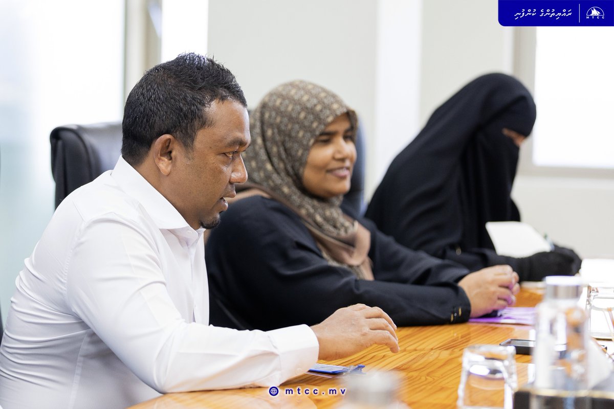 MTCCPlc's tweet photo. Our Managing Director, DCP (Retd.) Ahmed Saudee and team met with MP for Bilehdhoo Constituency Hon. Ahmed Aslam and Feeali Council. Discussions focused on project updates.
#MTCCProjects #RayyithungeKunfuni https://t.co/2NAHnHtCXA