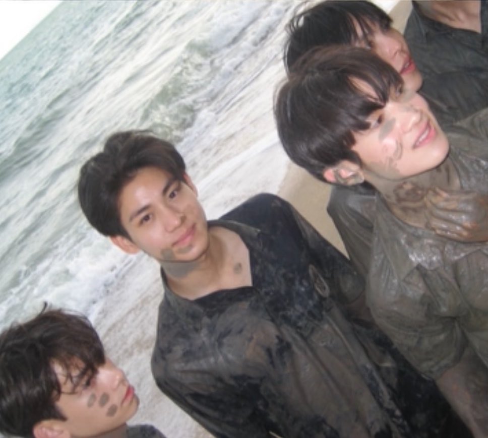 almondebutter_'s tweet photo. ภาพรวมแก๊งต้นส้มกับตอนทัศนศึกษา เล่นโคลนทั้งตัวจิง ๆ น่ารักอะ อีกหนึ่งประสบการณ์ที่ดีมาก ๆ เยยㅜㅜㅜㅜ

TONSOM 6TH EPISODE

#WhenOrangesFallEP6 https://t.co/hGzlunAjEj