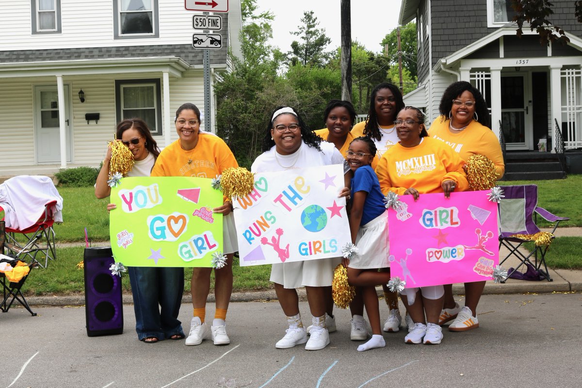 GOTRI's tweet photo. Every #GirlsOnTheRun 5K is powered by an incredible community of sideline supporters, and their spirited signs don’t disappoint! Check out 17 of our favorite signs from this past season and get inspired for your next #GOTR5K Celebration: https://t.co/C0qryDqUkv https://t.co/ZwkoZEa0tM