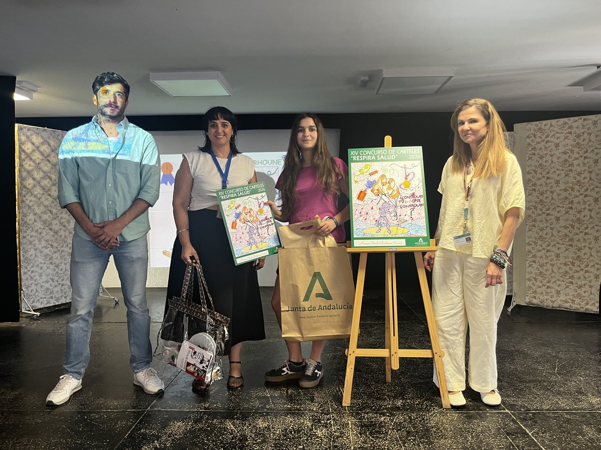 Salud_Serrania's tweet photo. Continuamos con la entrega de premios del Concurso de Carteles RESPIRA SALUD 🖼️

Hoy hemos visitado el IES Gonzalo Huesa para hacer entrega del primer y segundo premio, además de una mención especial, reconociendo el magnífico trabajo realizado por su alumnado. https://t.co/B03hjDEmEN