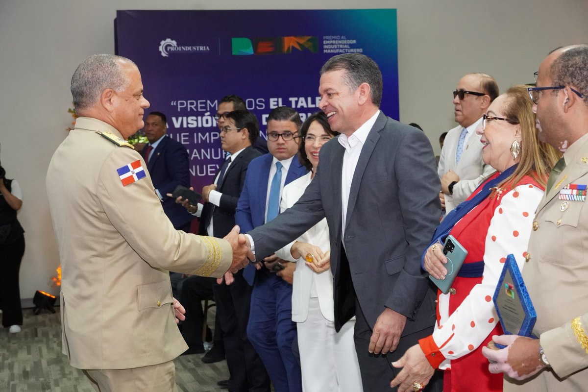 ProIndustriaRD's tweet photo. ¡El futuro de la manufactura dominicana está en marcha! ⚙️💪🏽🏆

Estamos orgullosos de celebrar la 5ta edición del Premio al Emprendedor Industrial Manufacturero 2026, con la entrega de 1.7 millones en premios y reconocimientos. https://t.co/KhYaiZN7As