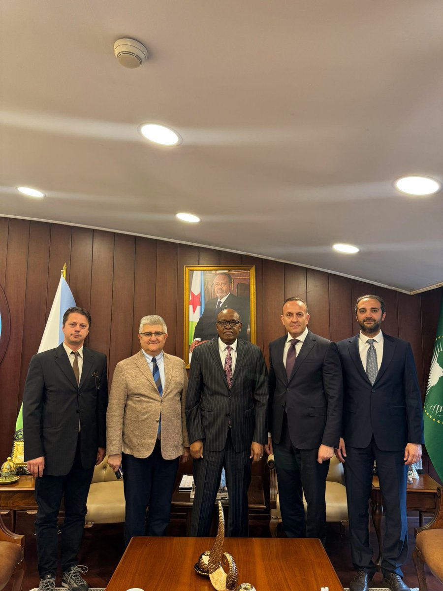 sarayli's tweet photo. In Ankara, we had the opportunity to visit His Excellency Mr. Aden Hussein Abdillahi, Ambassador of the Republic of Djibouti, together with Mr. Vural Erol (Head of Coordination Office of International Business Development) and Mr. Emre Oruç (Country Manager – Eastern & Southern Africa) from HAVELSAN.

During our meeting, we had a productive exchange of views on potential opportunities in defense technologies, digital transformation, and strategic cooperation between Türkiye and Djibouti.

We would like to extend our sincere thanks to His Excellency Mr. Aden Hussein Abdillahi for his kind hospitality and valuable insights, and to Mr. Vural Erol and Mr. Emre Oruç for their meaningful contributions and constructive perspectives.

We look forward to further strengthening the friendship and cooperation between Türkiye and Djibouti across all fields. 🇹🇷🇩🇯

@havelsan
@TC_CibutiBE

#Türkiye #Djibouti #HAVELSAN #DefenseIndustry #DigitalTransformation #StrategicCooperation #Ankara #InternationalRelations #TechDiplomacy